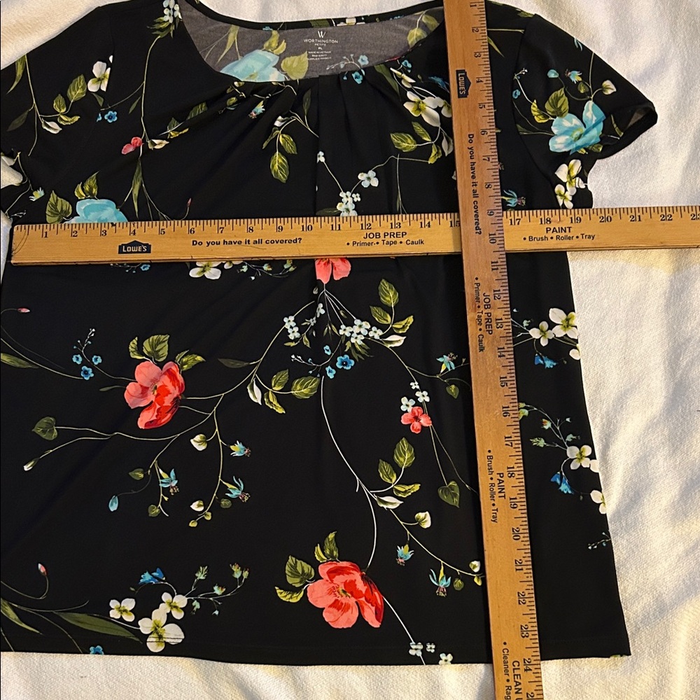 Worthington Black Short Sleeve Floral Tee with Blue and Red Flowers - Picture 4 of 8